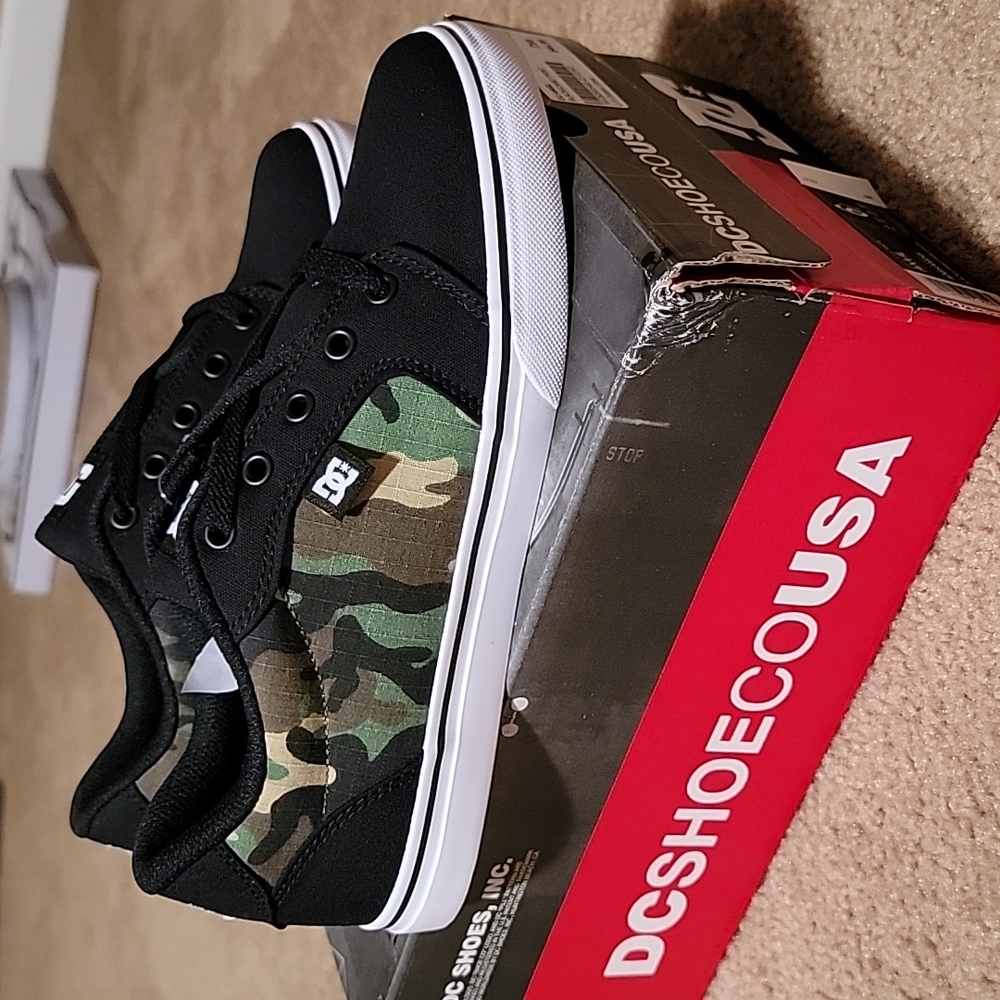 DC Skate Shoe - Picture 2 of 5